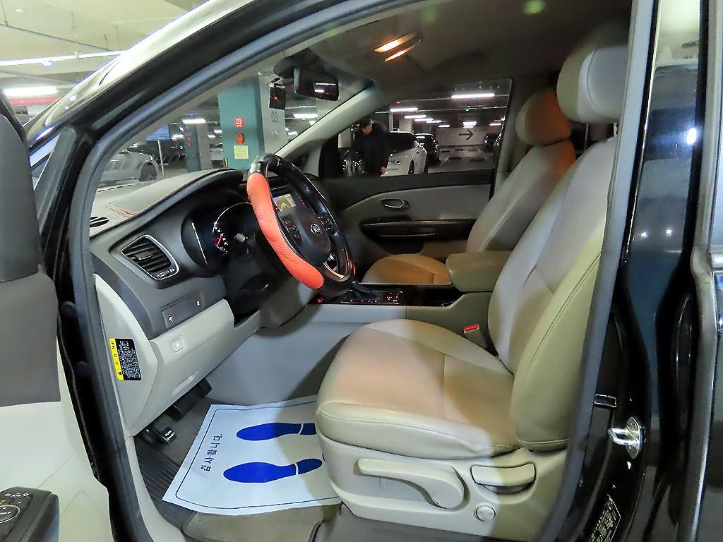 KIA Carnival - Vista 6