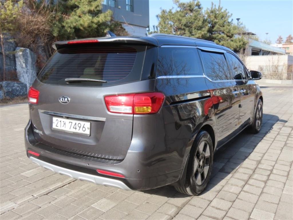 KIA Carnival - Vista 5