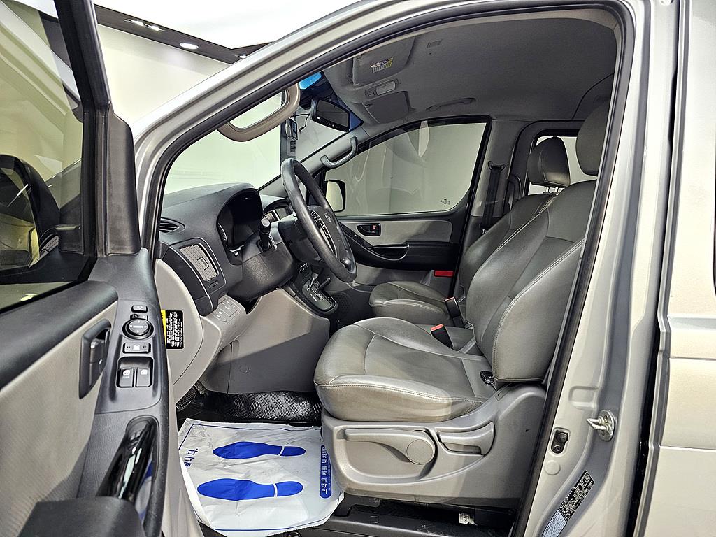 HYUNDAI Starex - Vista 8