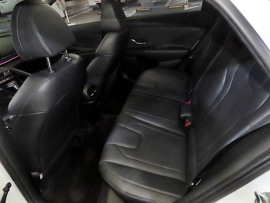 HYUNDAI Avante - Vista 7