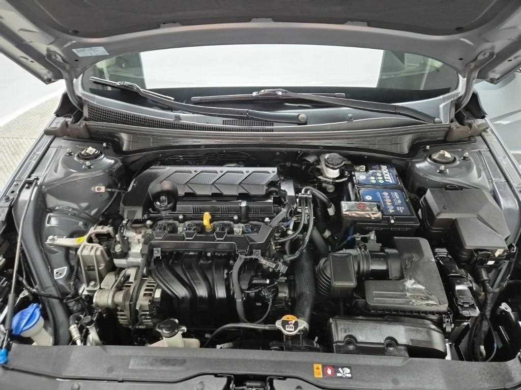 HYUNDAI Avante - Vista 5