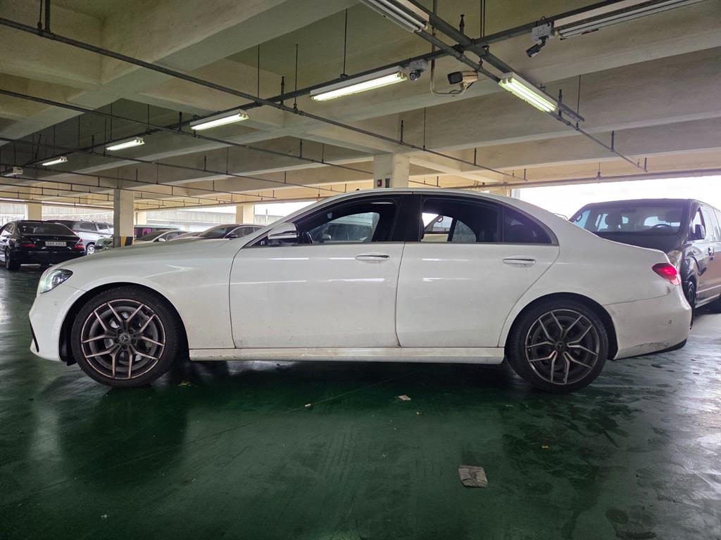 Mercedes Benz E class - Vista 3