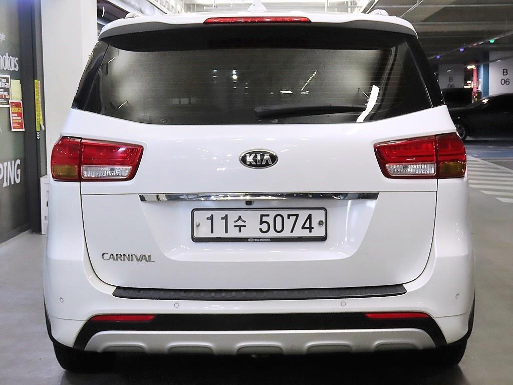 KIA Carnival - Vista 5