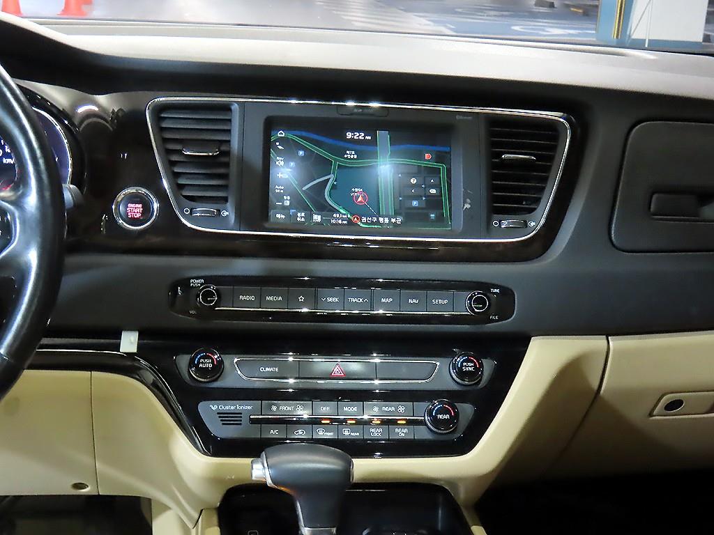 KIA Carnival - Vista 11