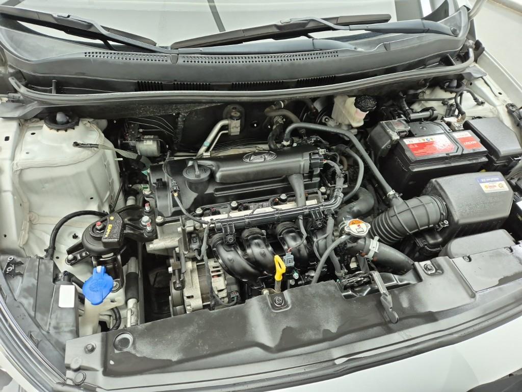 HYUNDAI Accent - Vista 6