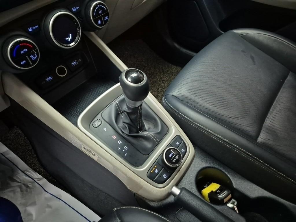 HYUNDAI Venue - Vista 8