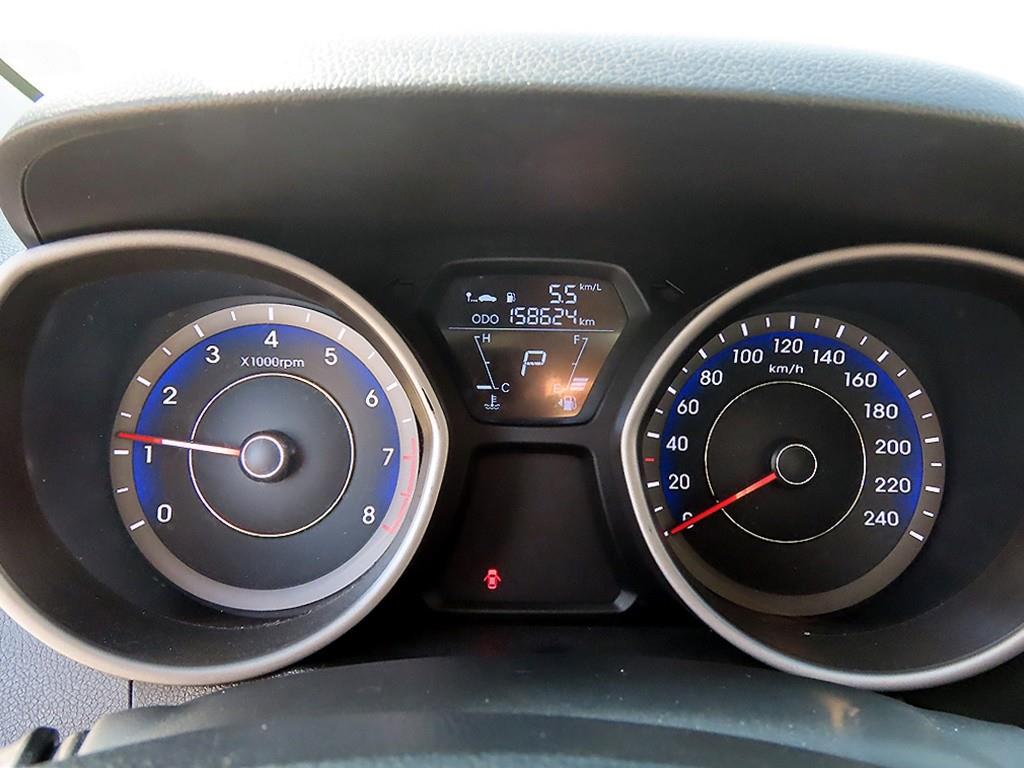 HYUNDAI Avante - Vista 8