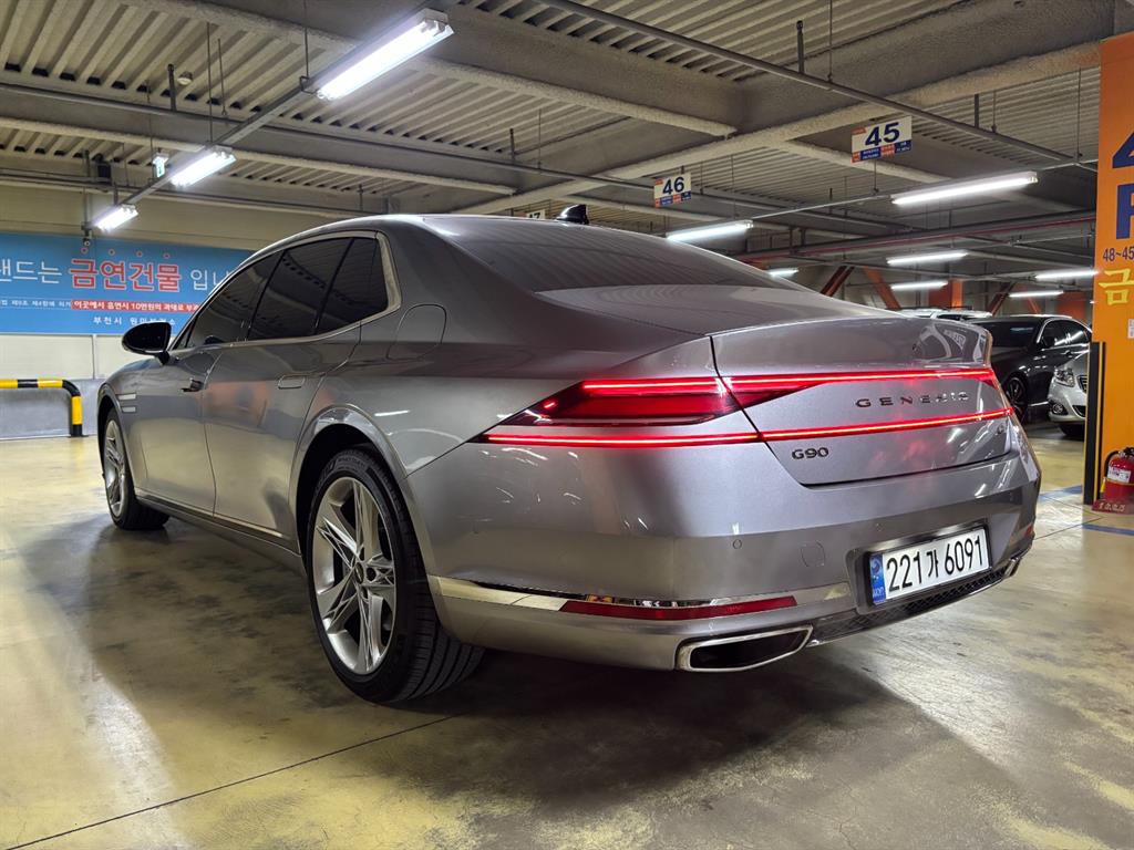 Genesis G90 - Vista 4