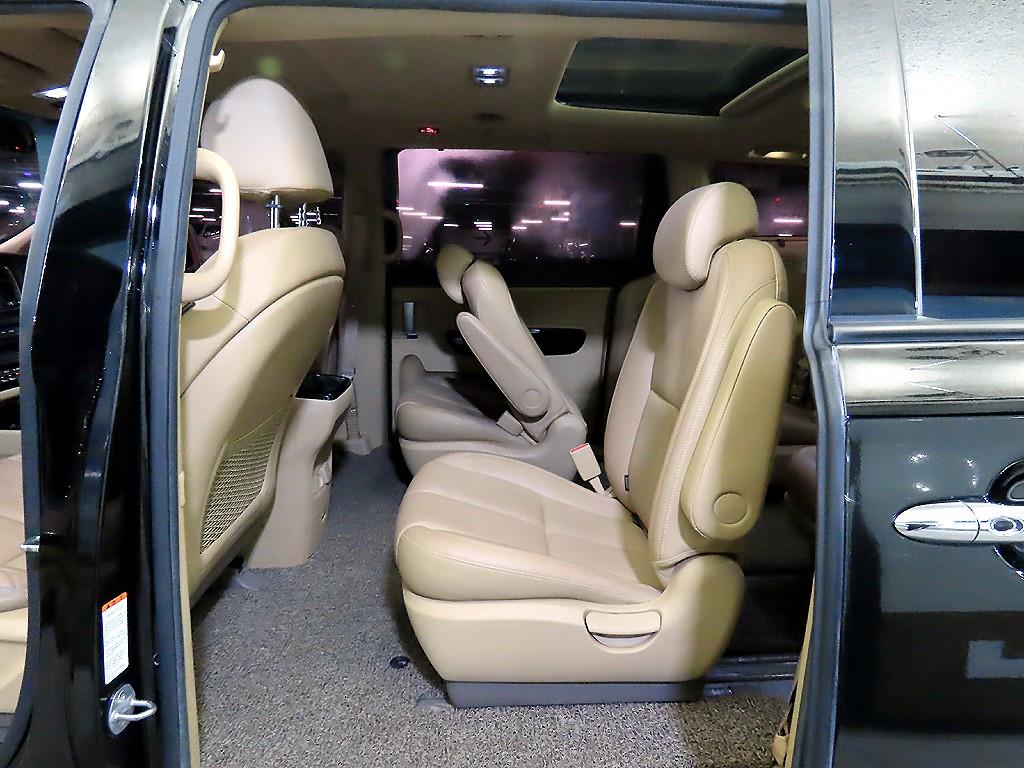 KIA Carnival - Vista 7