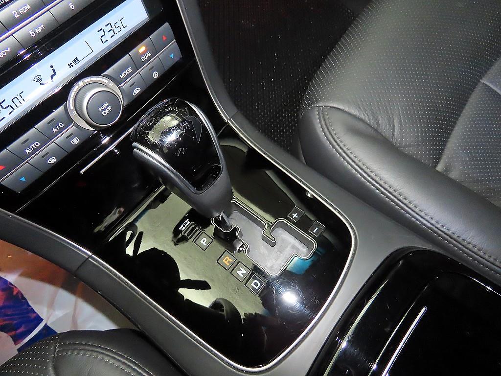 KIA Opirus - Vista 12