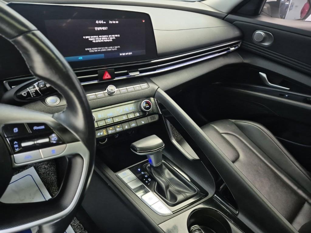 HYUNDAI Avante - Vista 10