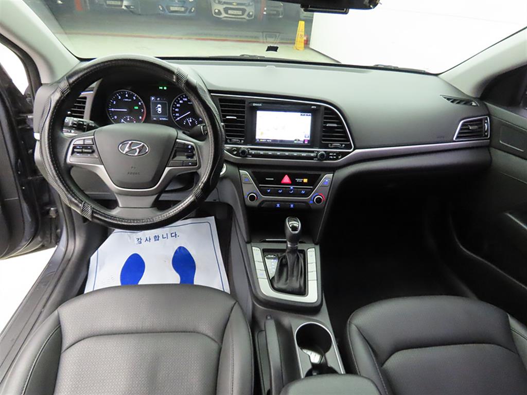 HYUNDAI Avante - Vista 7