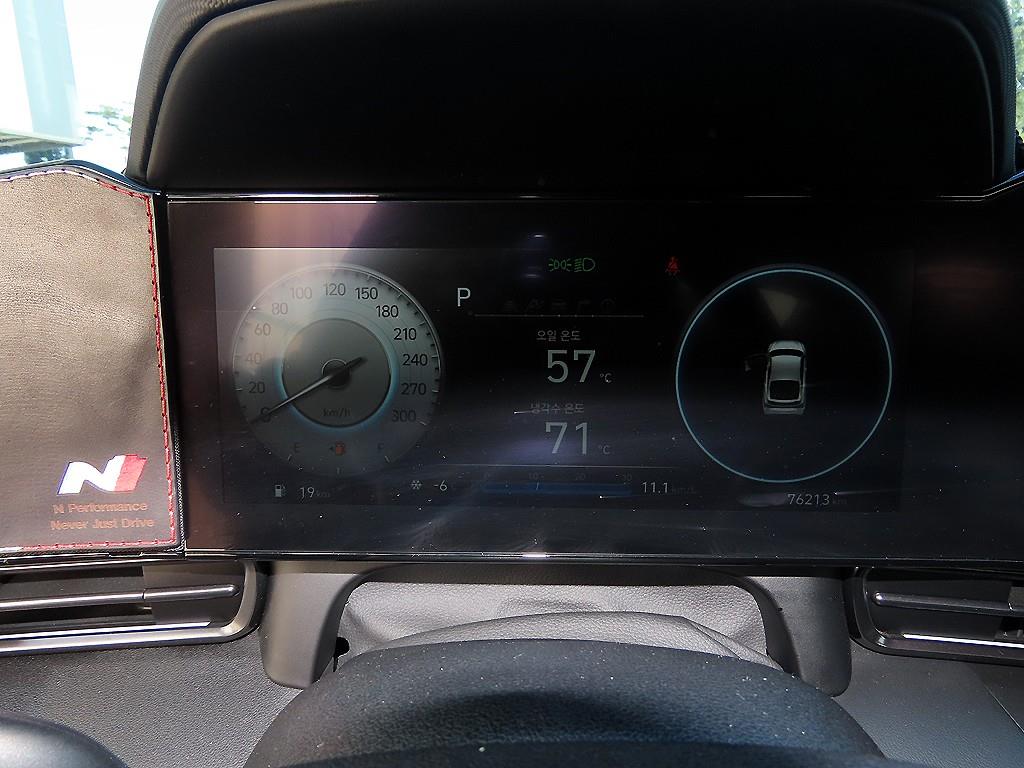 HYUNDAI Avante - Vista 9