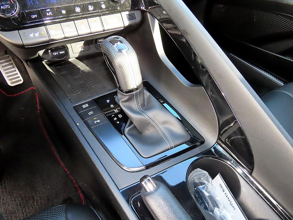 HYUNDAI Avante - Vista 10