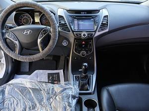HYUNDAI Avante - Vista 10