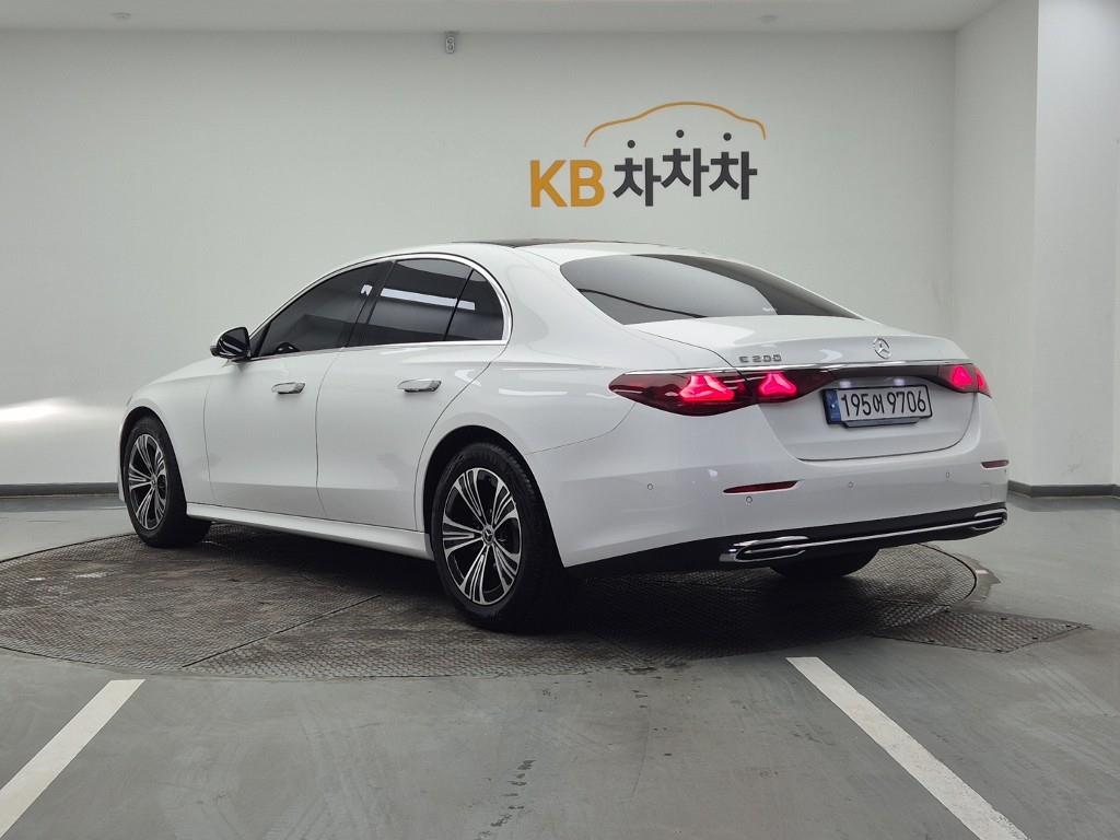 Mercedes Benz E class - Vista 3