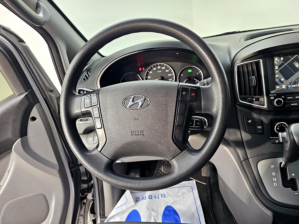 HYUNDAI Starex - Vista 12