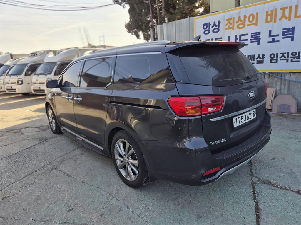 KIA Carnival - Vista 7