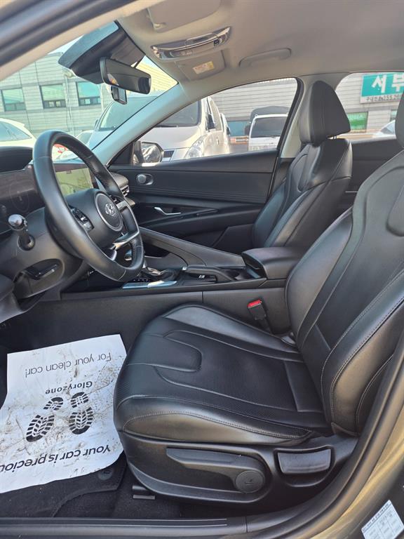 HYUNDAI Avante - Vista 10