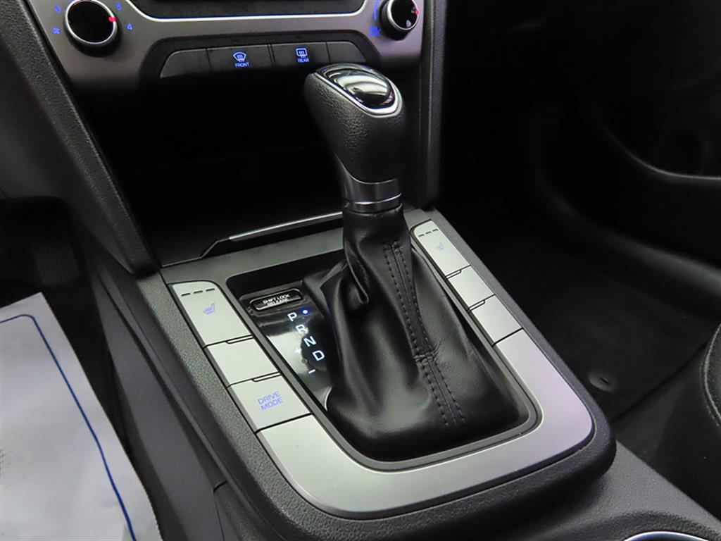 HYUNDAI Avante - Vista 9