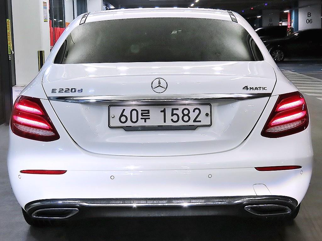 Mercedes Benz E class - Vista 5