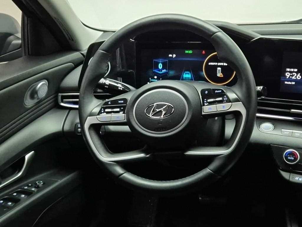 HYUNDAI Avante - Vista 9
