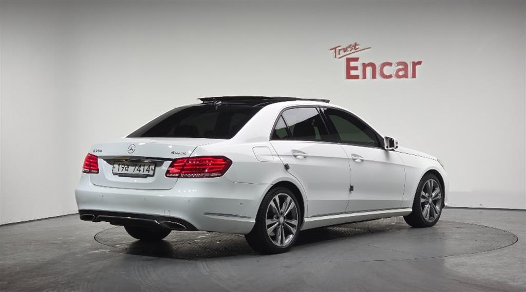 Mercedes Benz E class - Vista 2