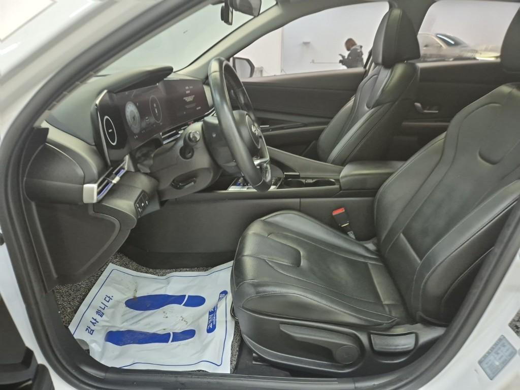 HYUNDAI Avante - Vista 11