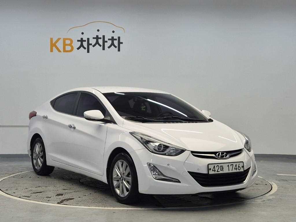 HYUNDAI Avante - Vista 4