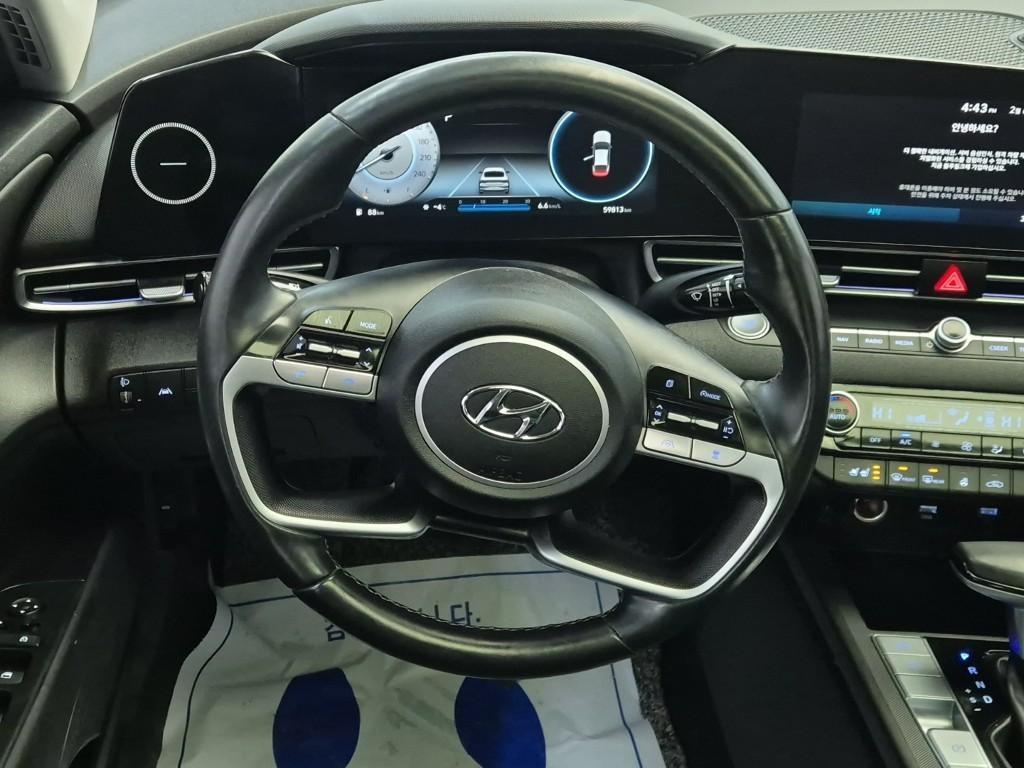 HYUNDAI Avante - Vista 9