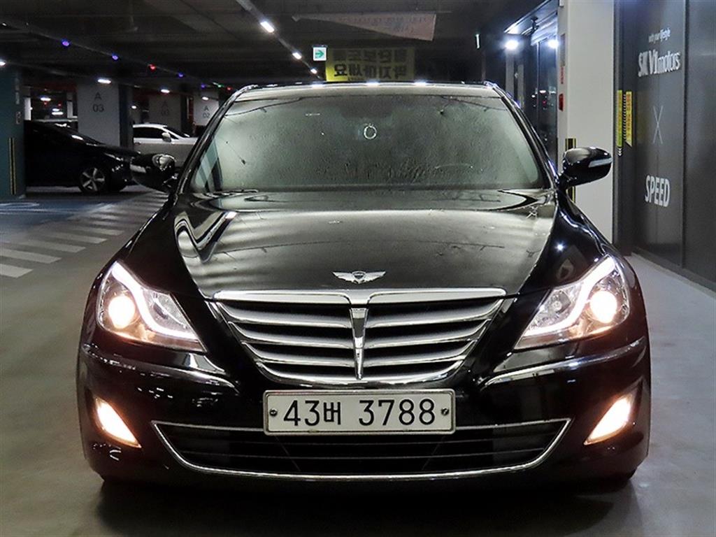 HYUNDAI Genesis - Vista 2
