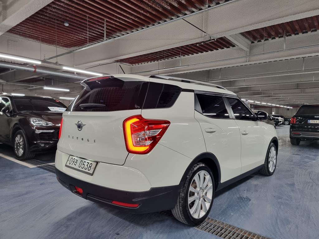 Ssangyong Tivoli - Vista 4