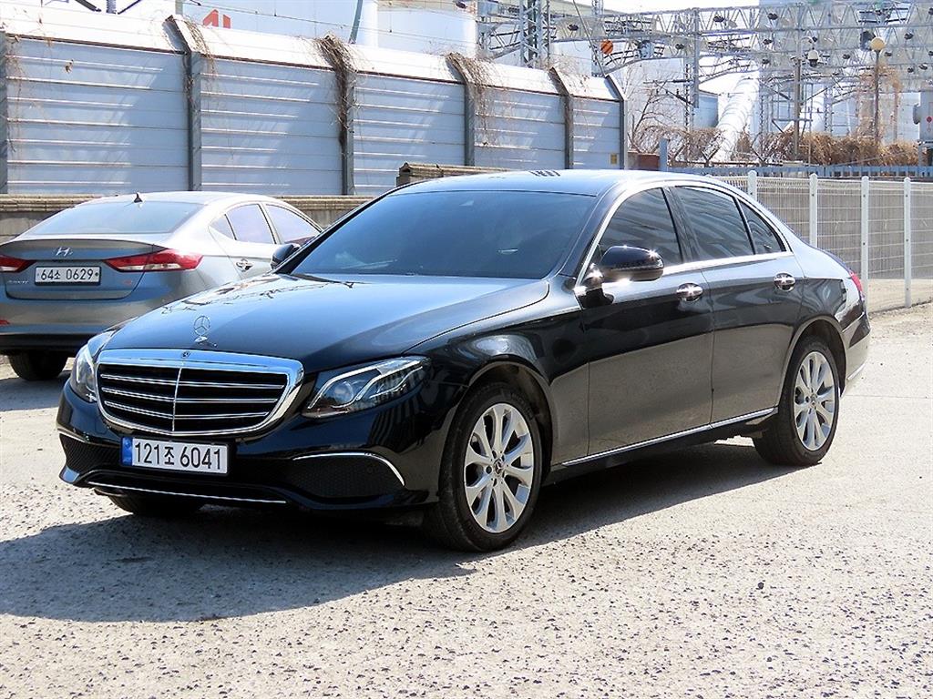 Mercedes Benz E class - Vista 2