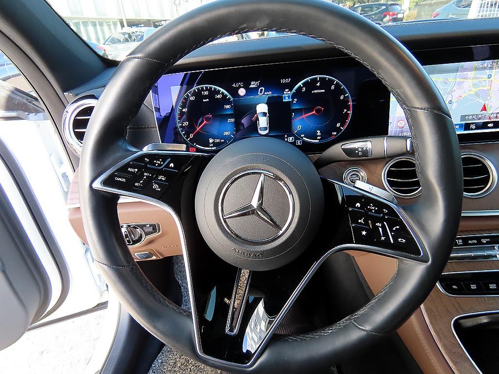 Mercedes Benz E class - Vista 8