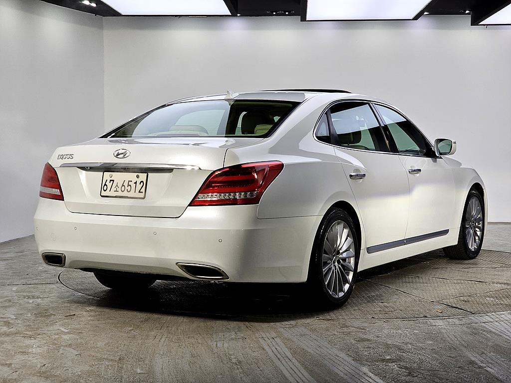 HYUNDAI Equus - Vista 4