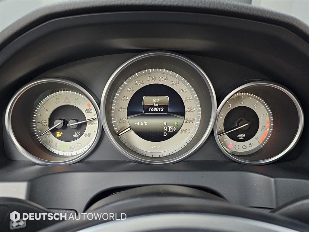 Mercedes Benz E class - Vista 8