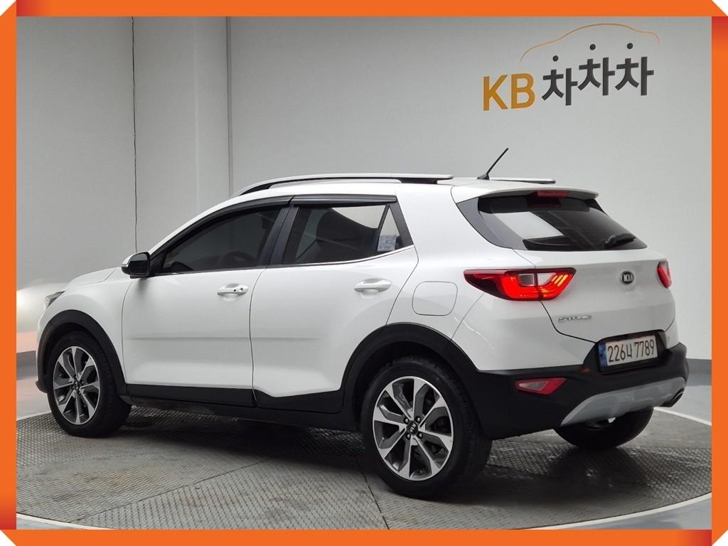 KIA Stonic - Vista 4