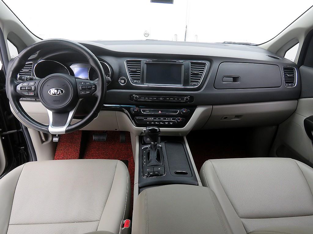 KIA Carnival - Vista 8