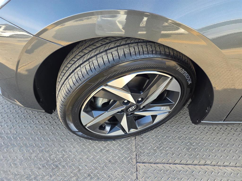 HYUNDAI Avante - Vista 5