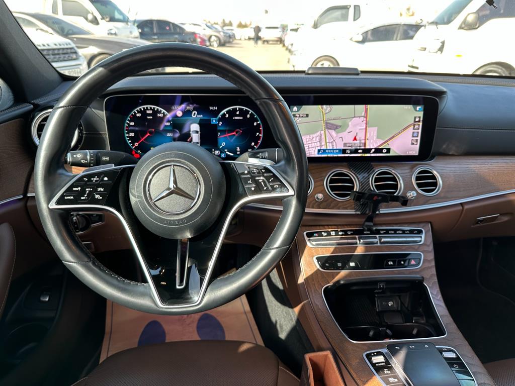 Mercedes Benz E class - Vista 9