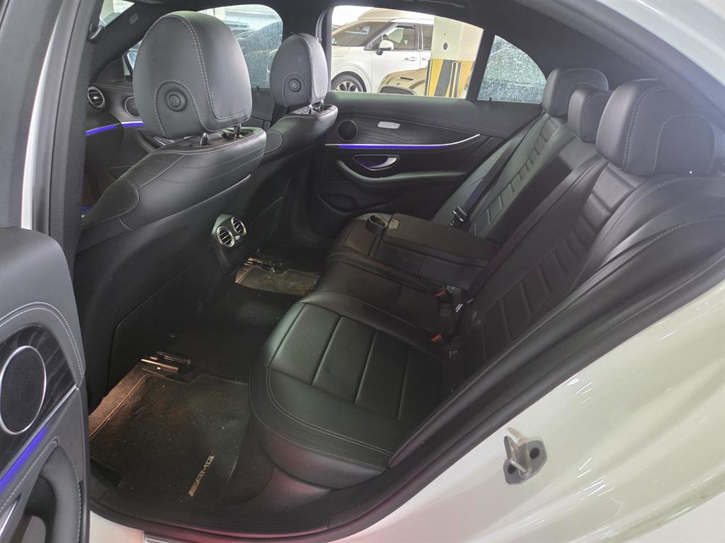 Mercedes Benz E class - Vista 7