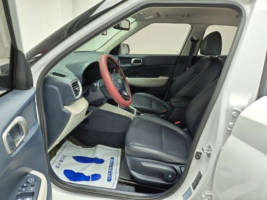HYUNDAI Venue - Vista 11
