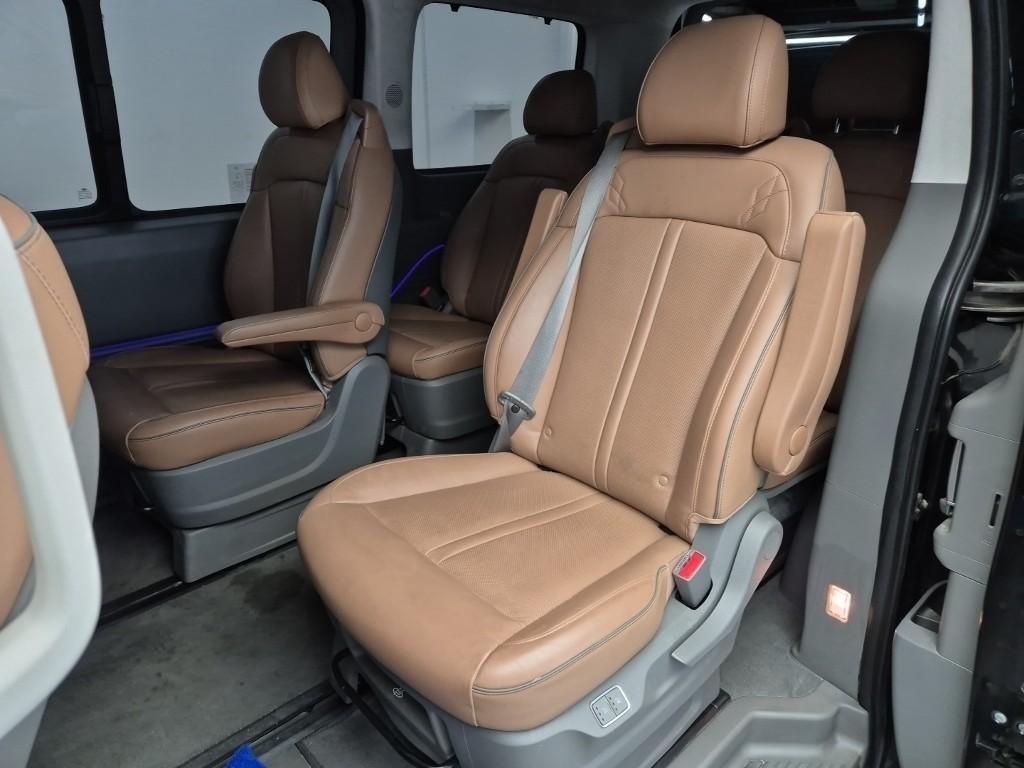 HYUNDAI Staria - Vista 12