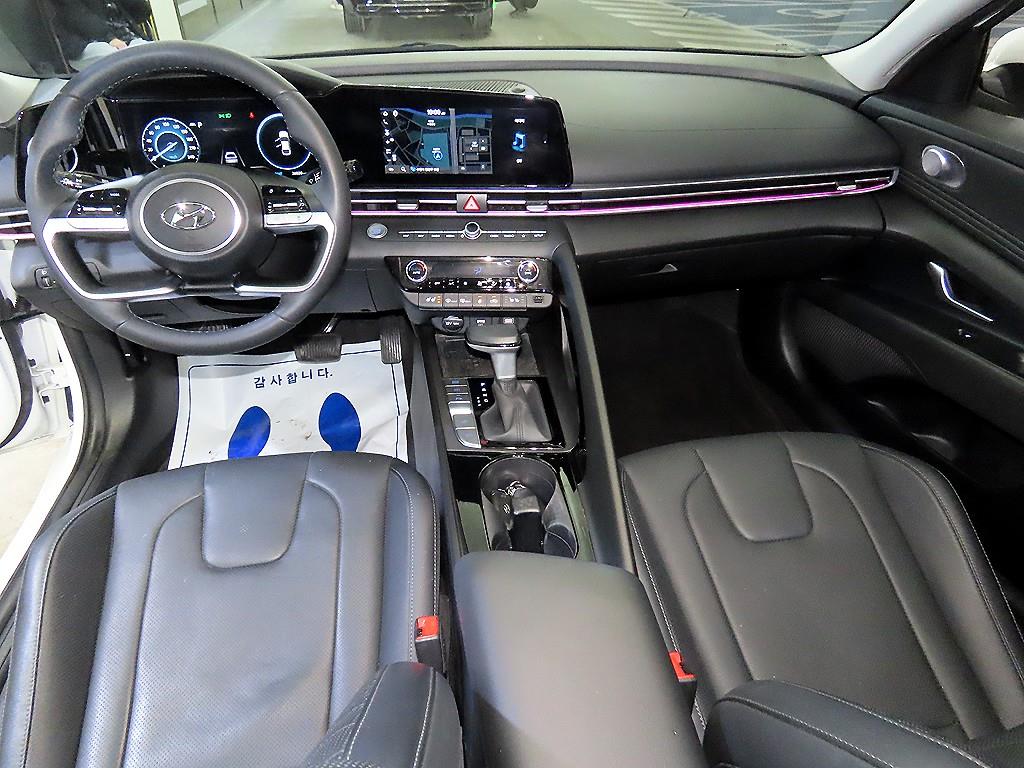 HYUNDAI Avante - Vista 10