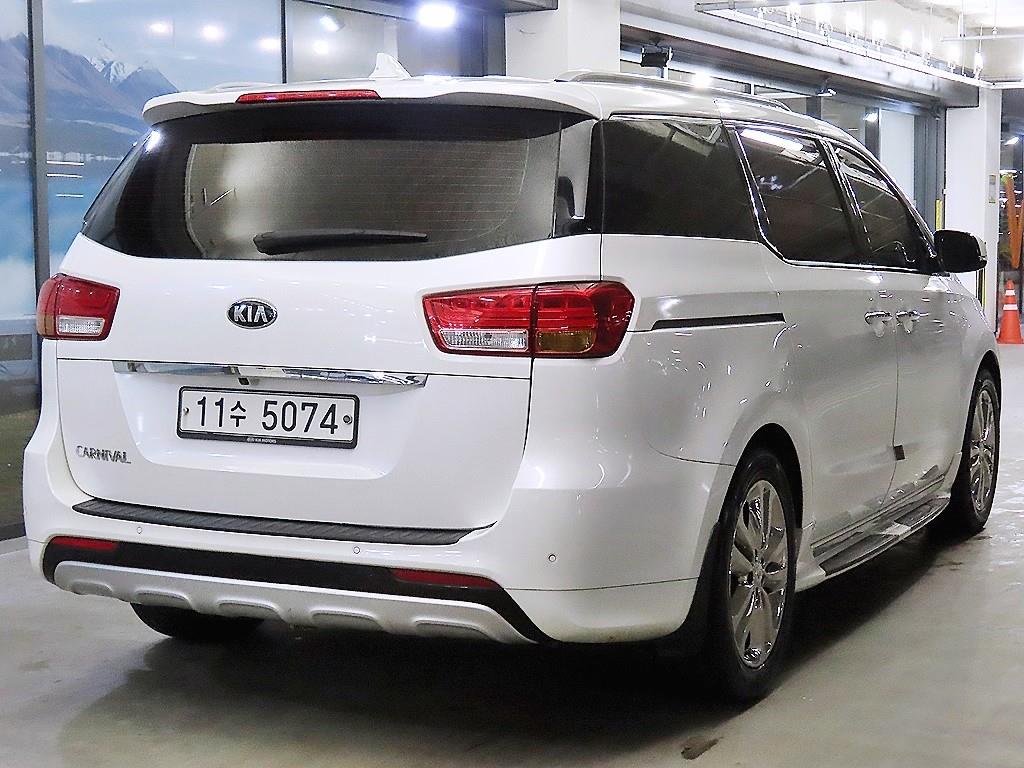 KIA Carnival - Vista 4