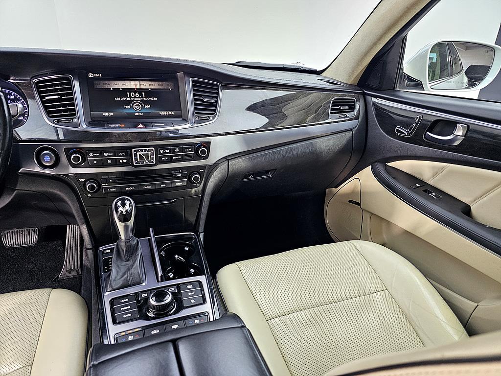 HYUNDAI Equus - Vista 10