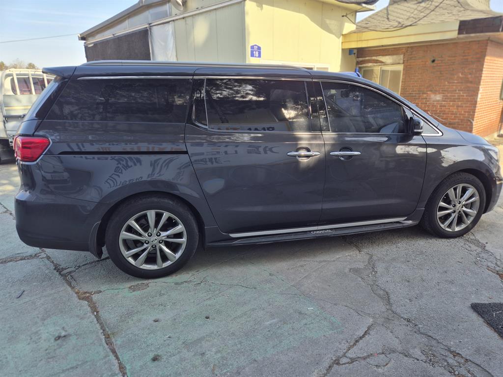 KIA Carnival - Vista 4