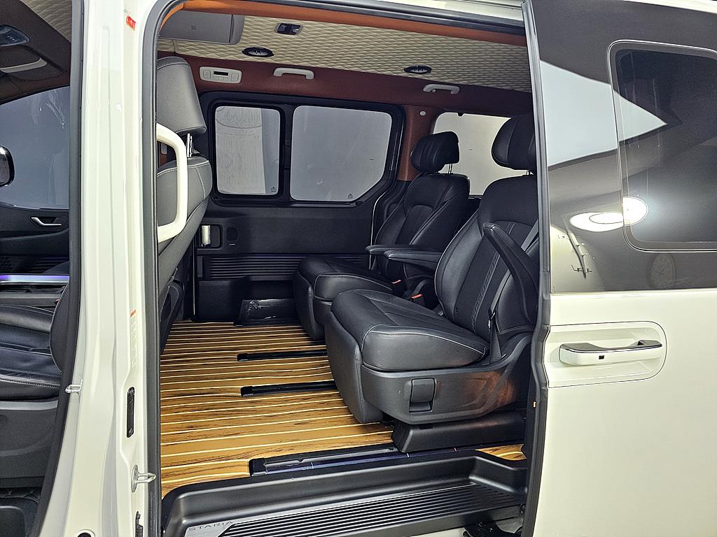 HYUNDAI Staria - Vista 9