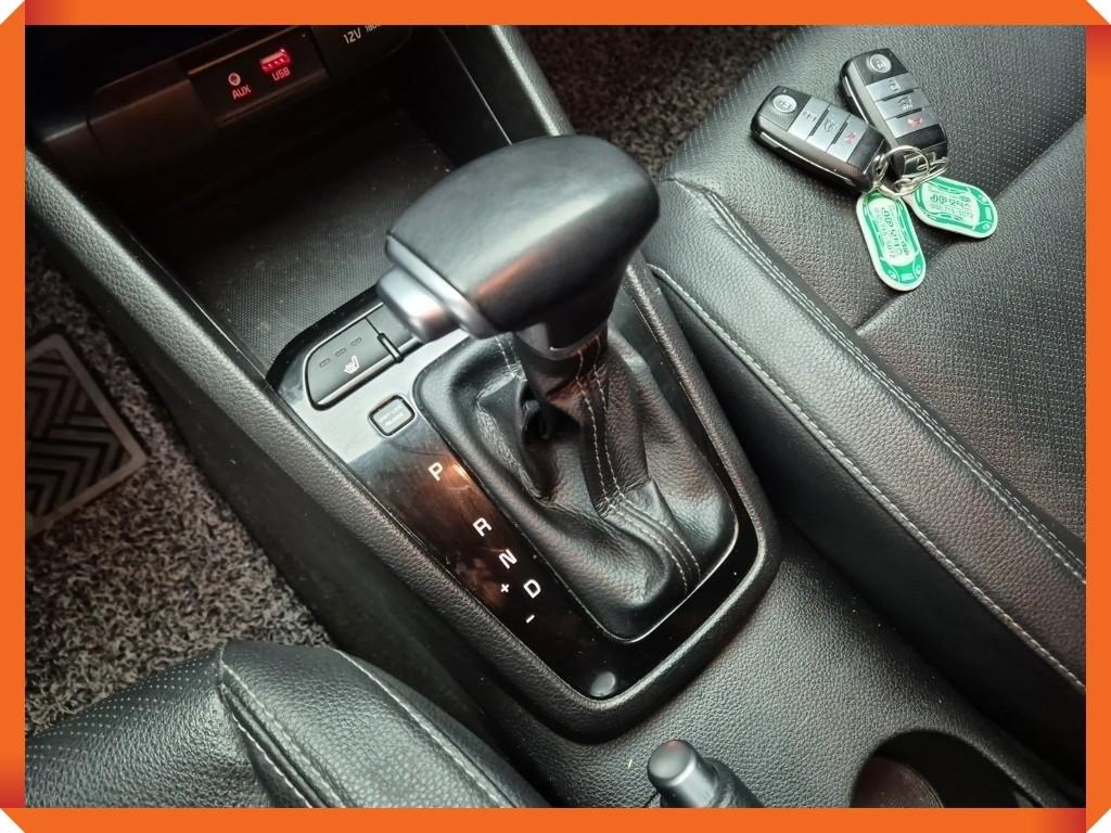 KIA Stonic 2018 Blanco - Importación desde Corea - HF Imports Iquique - Foto 13