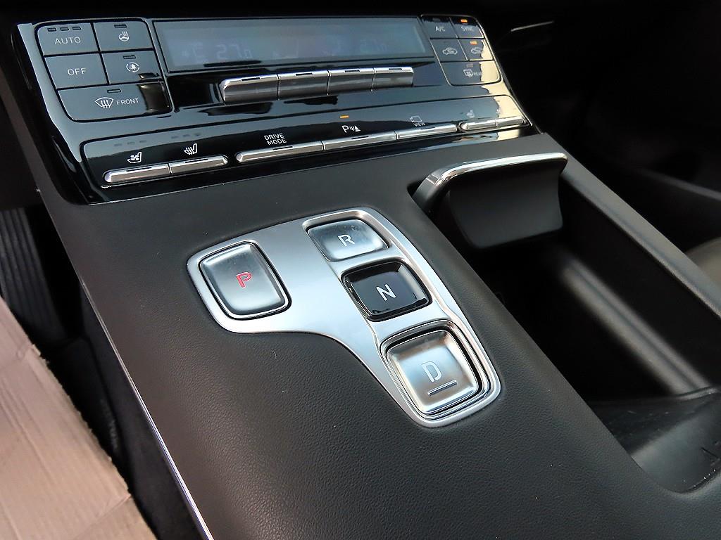 HYUNDAI Grandeur - Vista 11